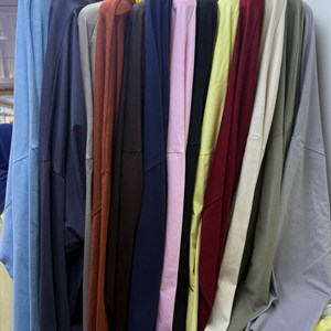 Летнее свободное платье оверсайз 42–56 из супрема с боковыми разрезами — модель 009