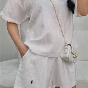Короткая женская куртка KAPSULA_BRAND — 1200 сом, стильный повседневный вариант