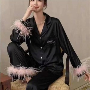 Нежное утро с шелковым бельем и комфортом