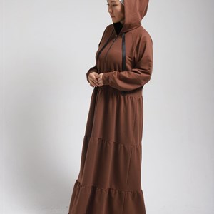 Ярусные платья с капюшоном на груди рабочий замок