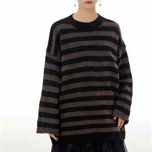 Модель Так как в этом году полоска в моде предлагаем