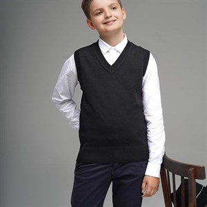 Удобный школьный жилет для мальчика может стать не