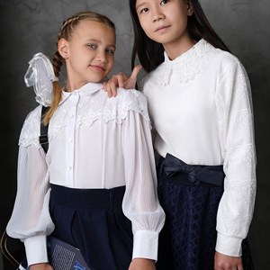  Наши прекрасные модели уже выбрали себе блузки к