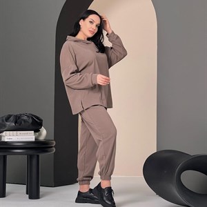  Костюм отлично сидит как на больших размерах так