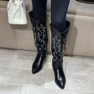 В наличии трендовые казачки этого сезона Размерный